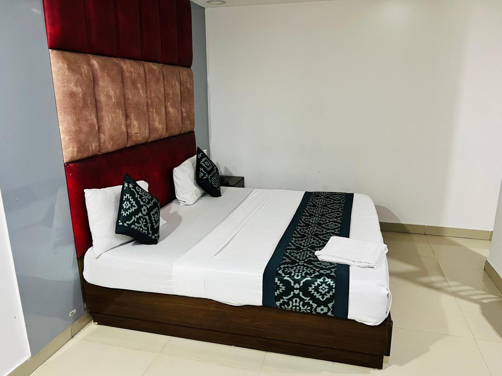 Marina Near Igi Airport Delhi 4* New Delhi